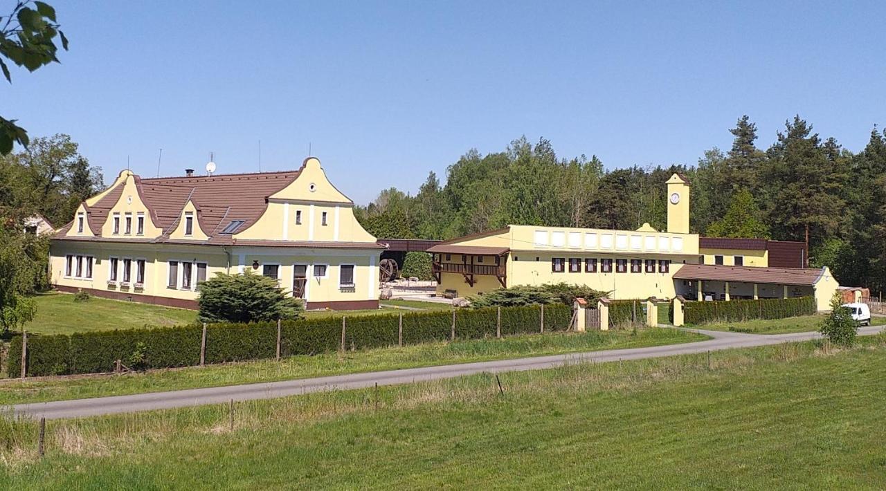 Aparthotel Blatský dvůr Veselí nad Lužnicí Exteriér fotografie